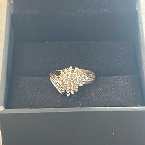 🥰HOST PICKED🥰🥰10k diamond cluster ring🥰🥰